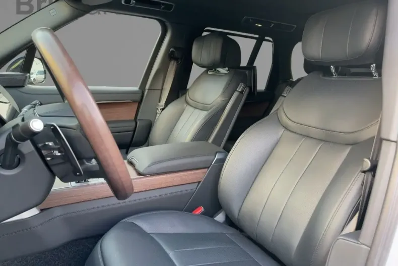 Land Rover Range Rover din 2024 cu 12.165 km - oferta LAN147190 - foto 9