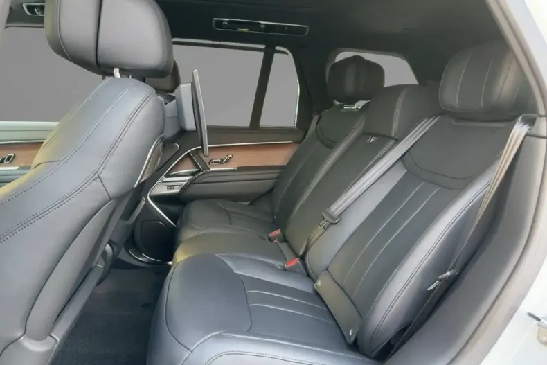 Land Rover Range Rover din 2024 cu 12.165 km - oferta LAN147190 - foto 10