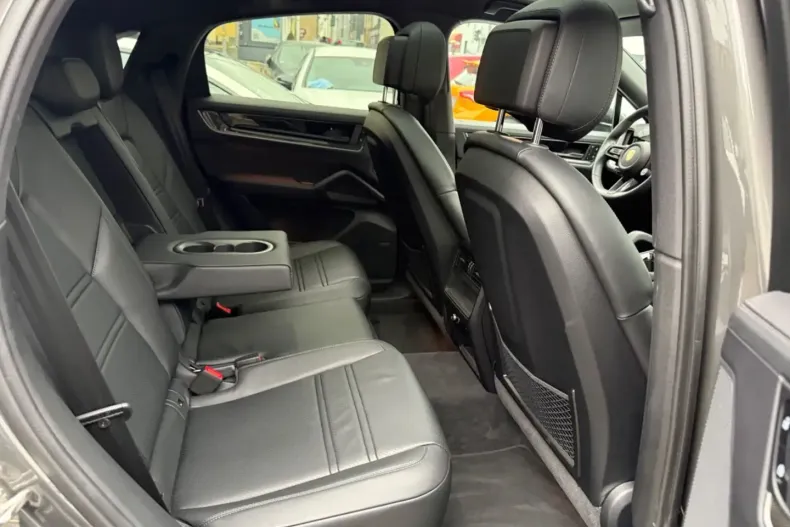 Porsche Cayenne din 2025 cu 14.900 km - oferta POR147192 - foto 28