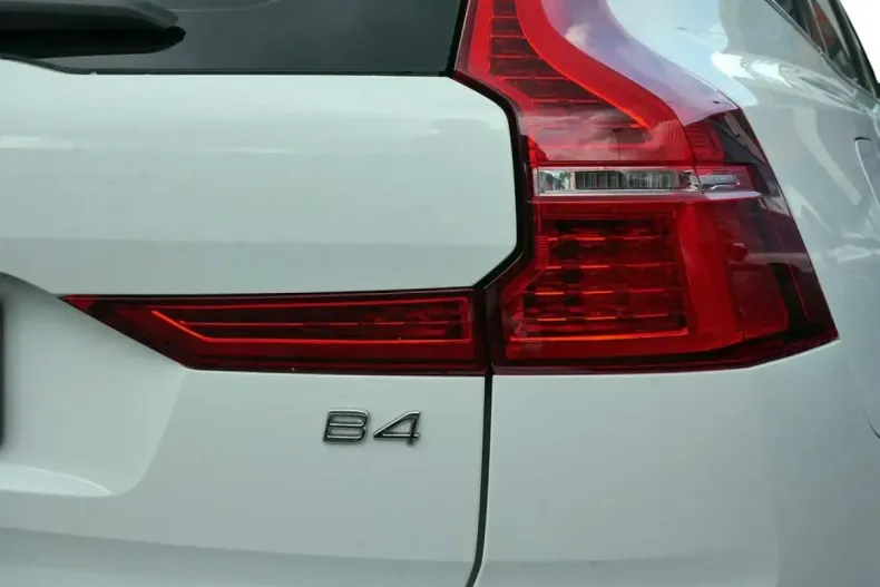 Volvo XC60 din 2022 cu 41.949 km - oferta VOL147195 - foto 4