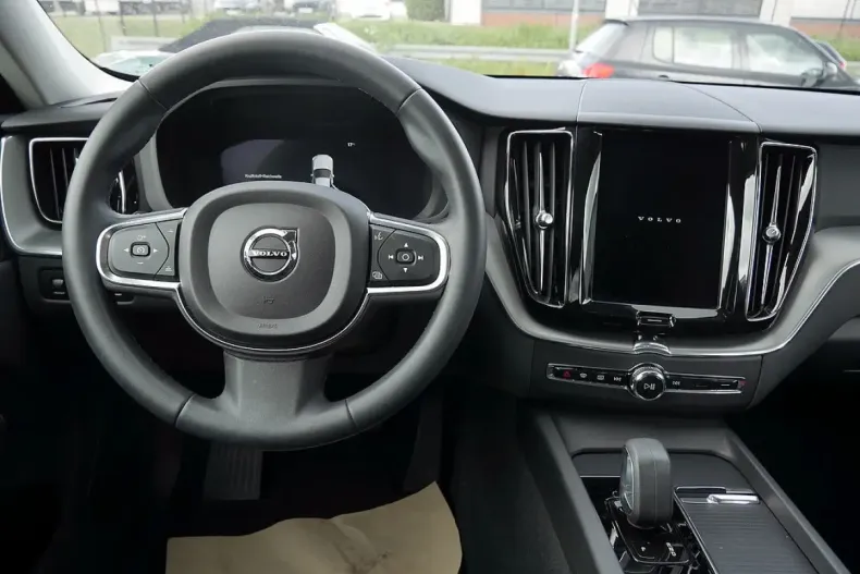 Volvo XC60 din 2022 cu 41.949 km - oferta VOL147195 - foto 10