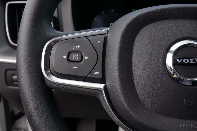 Volvo XC60 din 2022 cu 41.949 km - oferta VOL147195 - foto 23