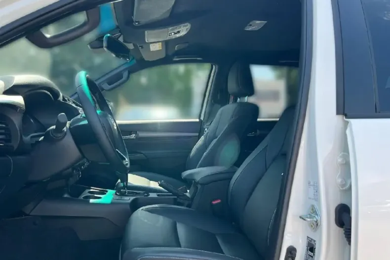 Toyota Hilux din 2022 cu 10.900 km - oferta TOY147198 - foto 5