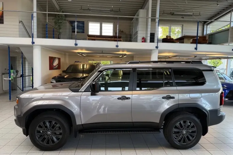 Toyota Land Cruiser din 2024 cu 13.643 km - oferta TOY147200 - foto 3