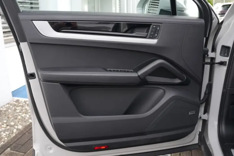 Porsche Cayenne din 2024 cu 24.500 km - oferta POR147271 - foto 41