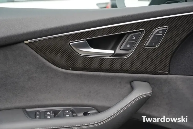 Audi SQ8 din 2024 cu 14.674 km - oferta AUD147300 - foto 8