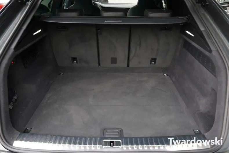 Audi SQ8 din 2024 cu 14.674 km - oferta AUD147300 - foto 17