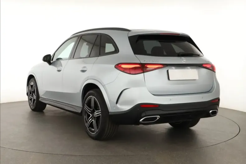 Mercedes-Benz GLC 200 din 2024 cu 7.757 km - oferta MER147304 - foto 4