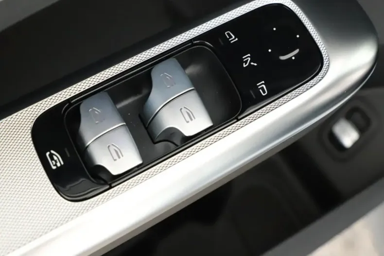 Mercedes-Benz GLC 200 din 2024 cu 7.757 km - oferta MER147304 - foto 18