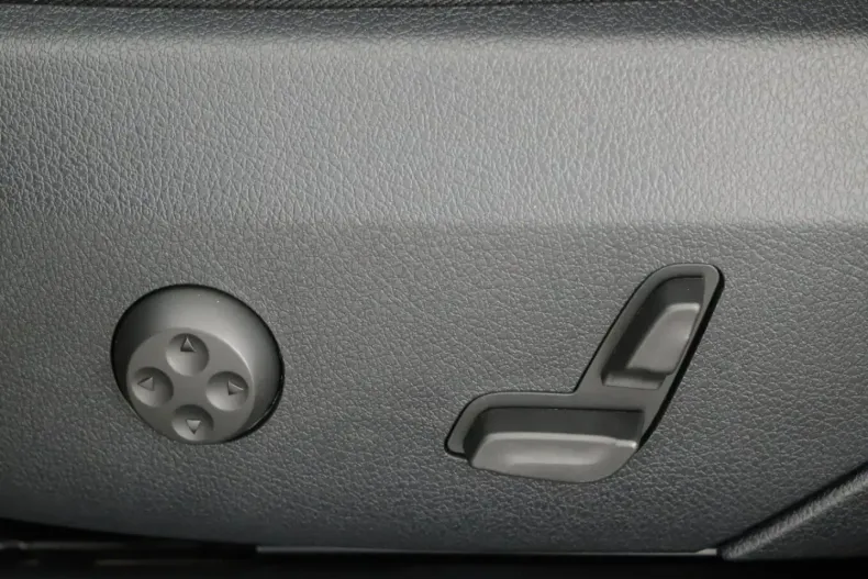 Mercedes-Benz GLC 200 din 2024 cu 7.757 km - oferta MER147304 - foto 19