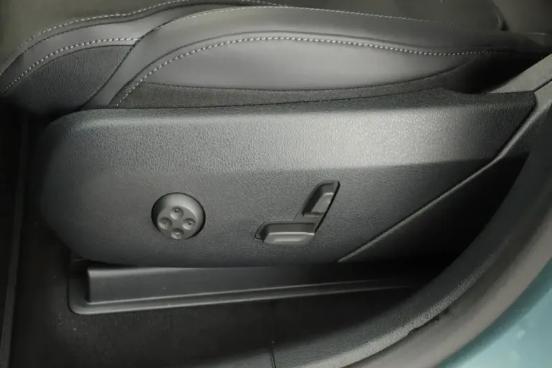 Mercedes-Benz GLC 220 din 2024 cu 22.540 km - oferta MER147306 - foto 12