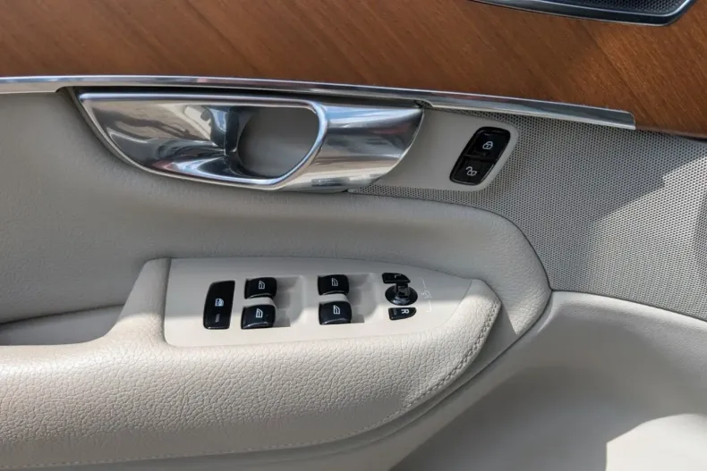 Volvo XC90 din 2020 cu 97.500 km - oferta VOL147315 - foto 12