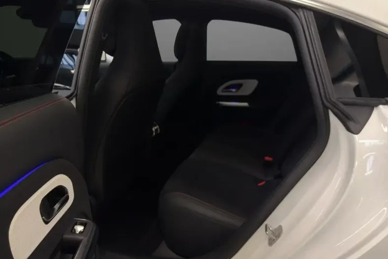 Mercedes-Benz CLA 250 din 2025 cu 6.000 km - oferta MER147317 - foto 15