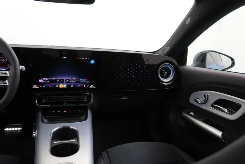 Mercedes-Benz CLA 250 din 2025 cu 5.401 km - oferta MER147321 - foto 17