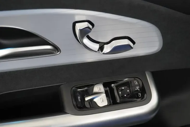 Mercedes-Benz CLA 250 din 2025 cu 5.401 km - oferta MER147321 - foto 30