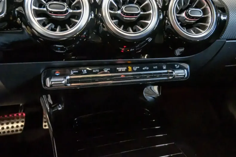 Mercedes-Benz CLA 220 din 2024 cu 21.411 km - oferta MER147368 - foto 10