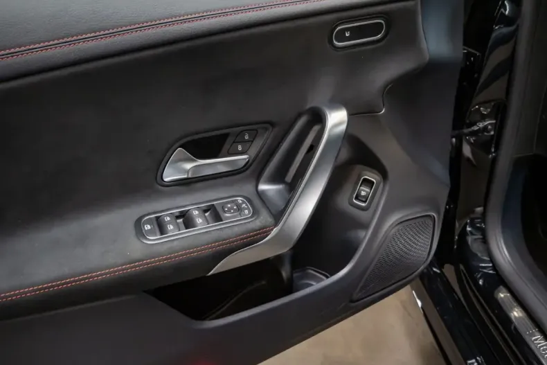 Mercedes-Benz CLA 220 din 2024 cu 21.411 km - oferta MER147368 - foto 19