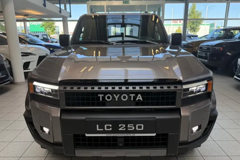 Toyota Land Cruiser din 2024 cu 3.710 km - oferta TOY147383 - foto 2