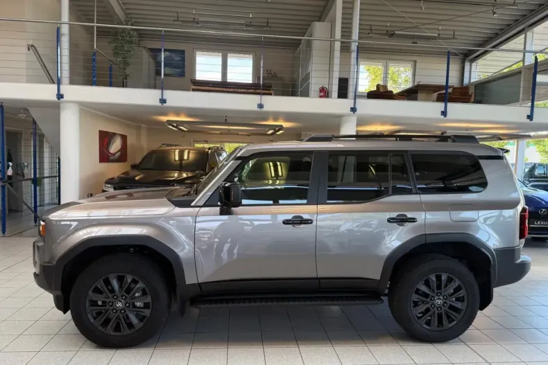 Toyota Land Cruiser din 2024 cu 3.710 km - oferta TOY147383 - foto 5