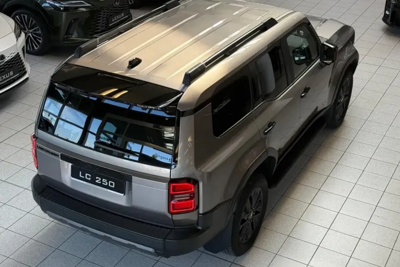 Toyota Land Cruiser din 2024 cu 3.710 km - oferta TOY147383 - foto 9