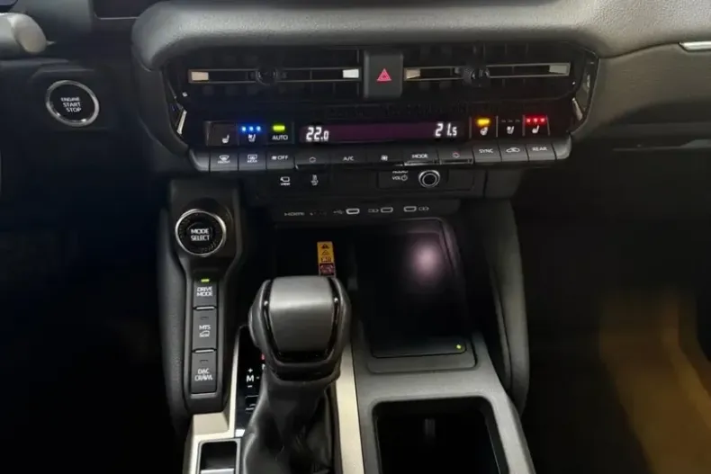 Toyota Land Cruiser din 2024 cu 3.710 km - oferta TOY147383 - foto 11