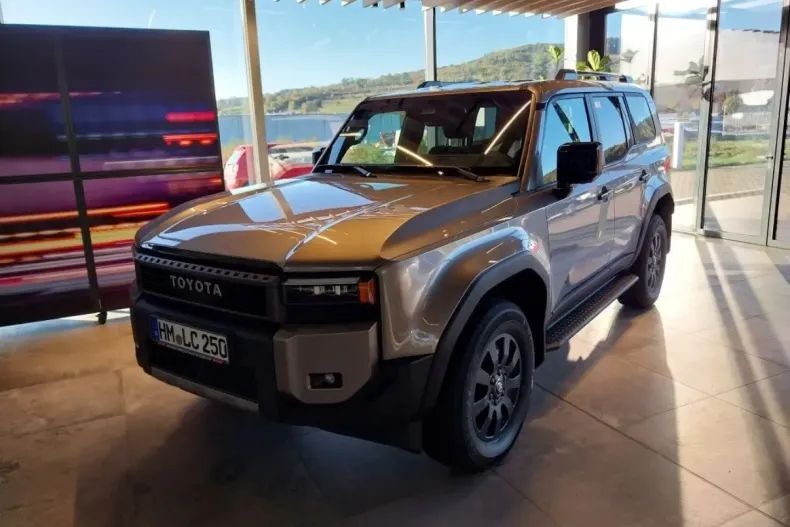 Toyota Land Cruiser din 2024 cu 1.012 km - oferta TOY147385 - foto 1