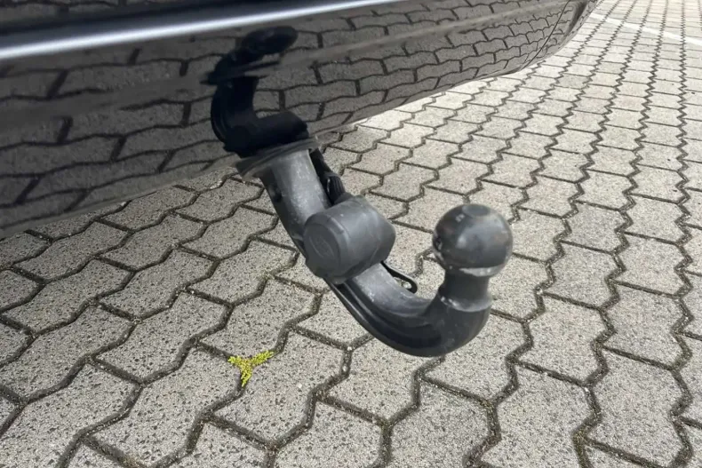 Land Rover Range Rover Velar din 2024 cu 12.696 km - oferta LAN147420 - foto 7