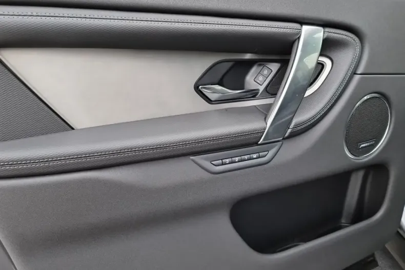 Land Rover Discovery Sport din 2024 cu 14.618 km - oferta LAN147422 - foto 12