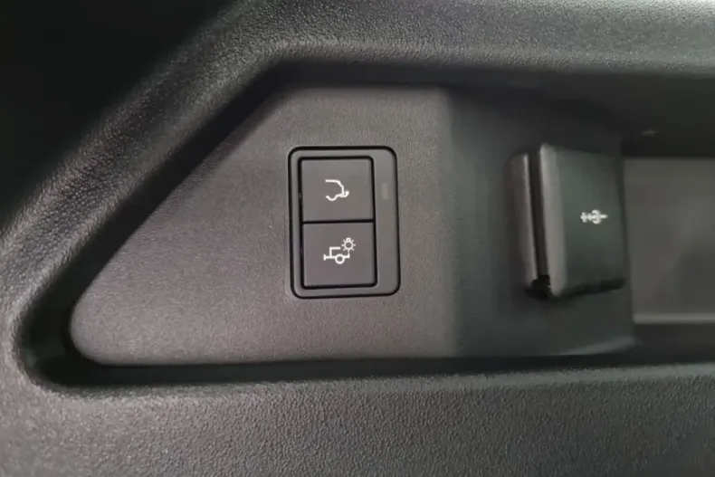 Land Rover Discovery Sport din 2024 cu 14.618 km - oferta LAN147422 - foto 15