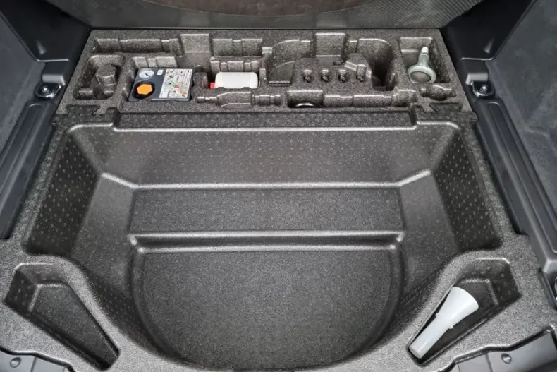 Land Rover Discovery Sport din 2024 cu 14.618 km - oferta LAN147422 - foto 16