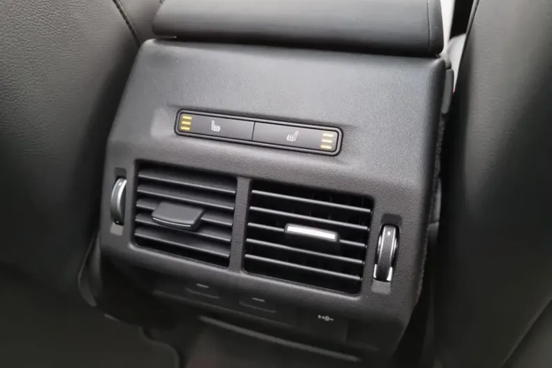 Land Rover Discovery Sport din 2024 cu 14.618 km - oferta LAN147422 - foto 17