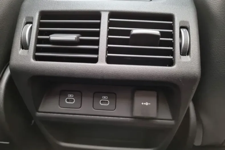 Land Rover Discovery Sport din 2024 cu 14.618 km - oferta LAN147422 - foto 18