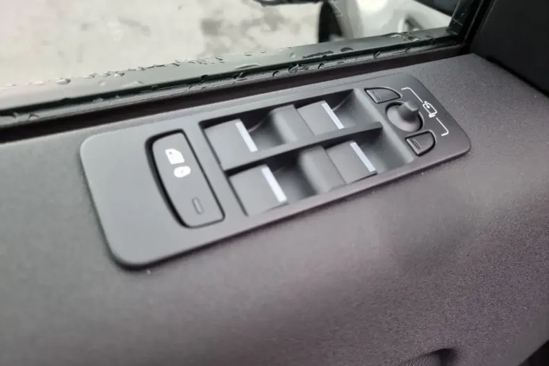 Land Rover Discovery Sport din 2024 cu 14.618 km - oferta LAN147422 - foto 22