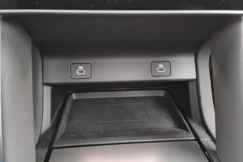 Land Rover Discovery Sport din 2024 cu 14.618 km - oferta LAN147422 - foto 31