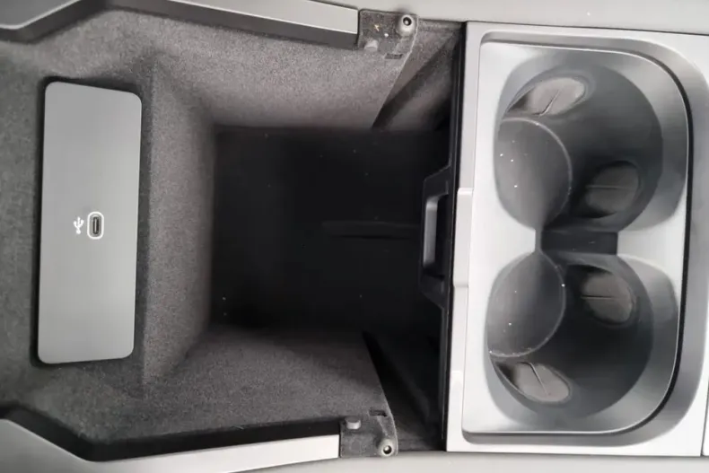 Land Rover Discovery Sport din 2024 cu 14.618 km - oferta LAN147422 - foto 33