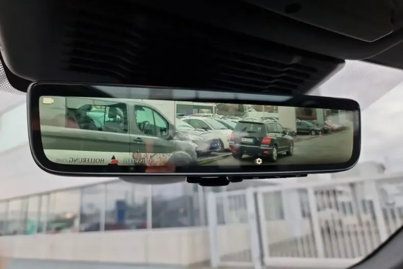 Land Rover Discovery Sport din 2024 cu 14.618 km - oferta LAN147422 - foto 34