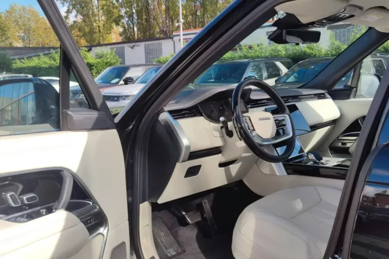 Land Rover Range Rover din 2025 cu 14.000 km - oferta LAN147428 - foto 8