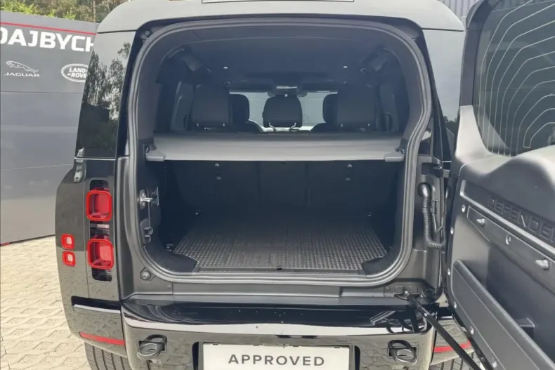 Land Rover Defender din 2024 cu 20.479 km - oferta LAN147441 - foto 15