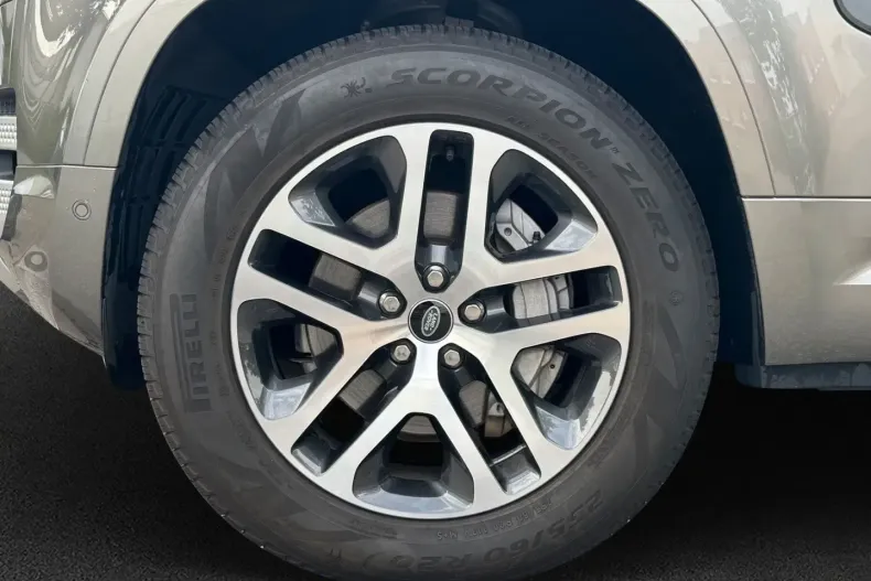 Land Rover Defender din 2023 cu 15.500 km - oferta LAN147444 - foto 5