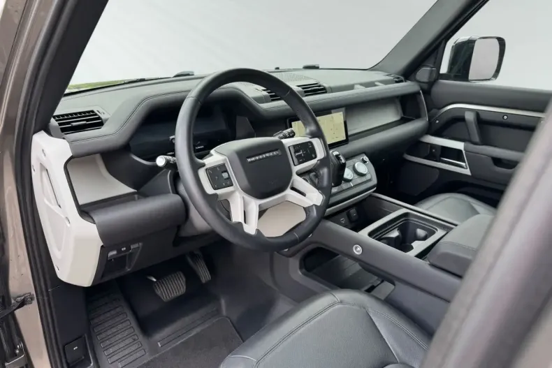 Land Rover Defender din 2023 cu 15.500 km - oferta LAN147444 - foto 7