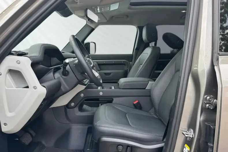 Land Rover Defender din 2023 cu 15.500 km - oferta LAN147444 - foto 8