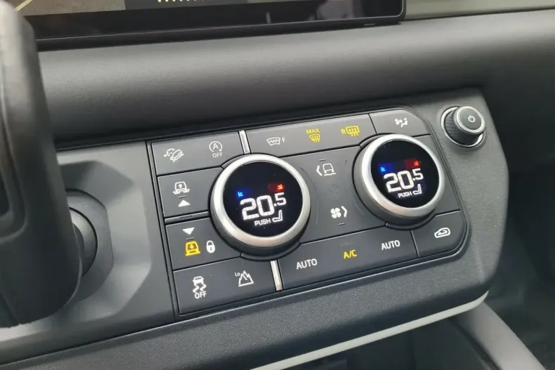 Land Rover Defender din 2023 cu 18.530 km - oferta LAN147447 - foto 10