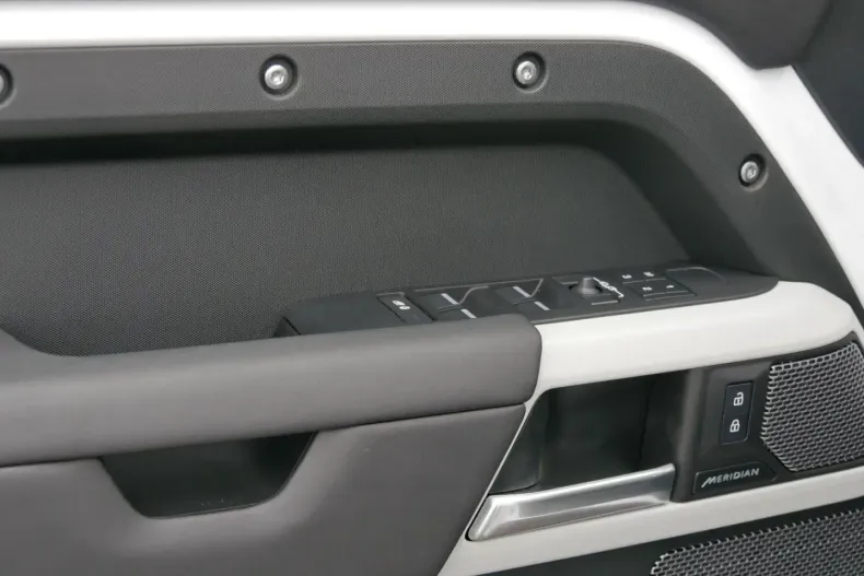 Land Rover Defender din 2023 cu 20.938 km - oferta LAN147452 - foto 11