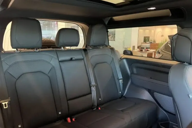 Land Rover Defender din 2023 cu 11.500 km - oferta LAN147454 - foto 5