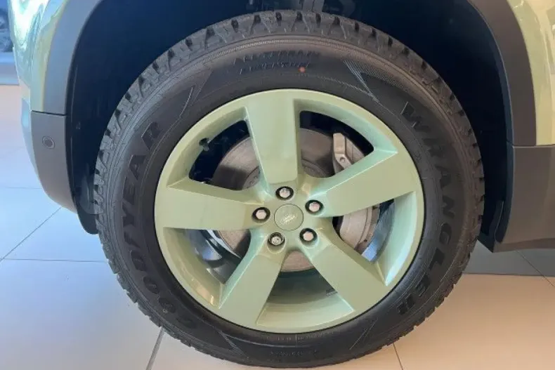 Land Rover Defender din 2023 cu 11.500 km - oferta LAN147454 - foto 7