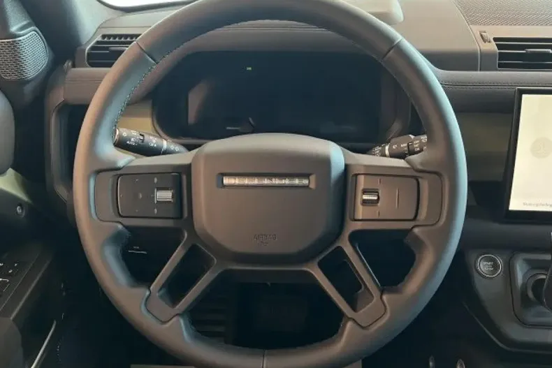 Land Rover Defender din 2023 cu 11.500 km - oferta LAN147454 - foto 9