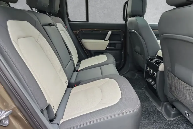 Land Rover Defender din 2023 cu 38.600 km - oferta LAN147459 - foto 6