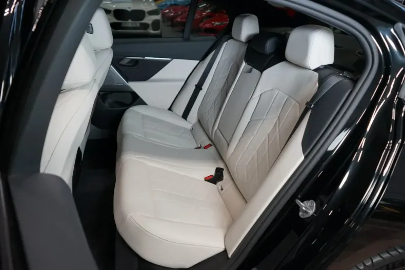 BMW 520 din 2024 cu 38.637 km - oferta BMW147518 - foto 16