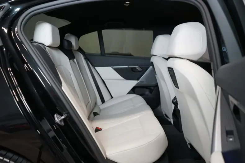 BMW 520 din 2024 cu 38.637 km - oferta BMW147518 - foto 20