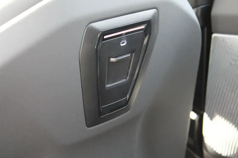 BMW 520 din 2024 cu 11.700 km - oferta BMW147522 - foto 15